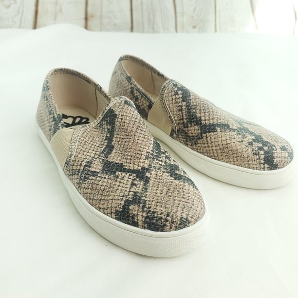 Fergalicious By Fergie Womens Beige Snakeskin Print Round Toe Slip On Shoes Sz 7 - Picture 2 of 11